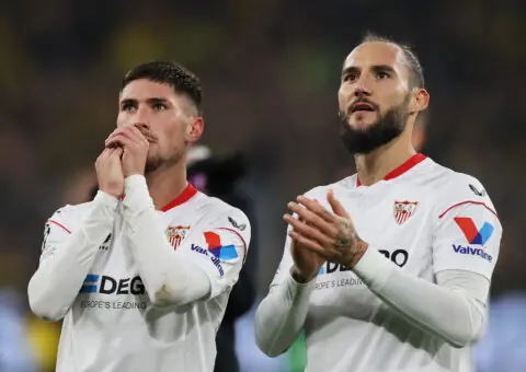 Gudelj y Alexis Sánchez, caminos opuestos