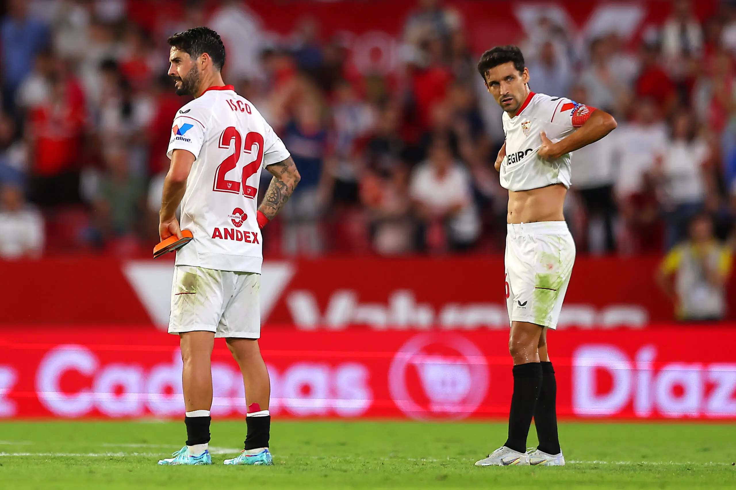 Isco y Jesús Navas, disputando un partido ante el Atlético de Madrid sevilla fc noticias
