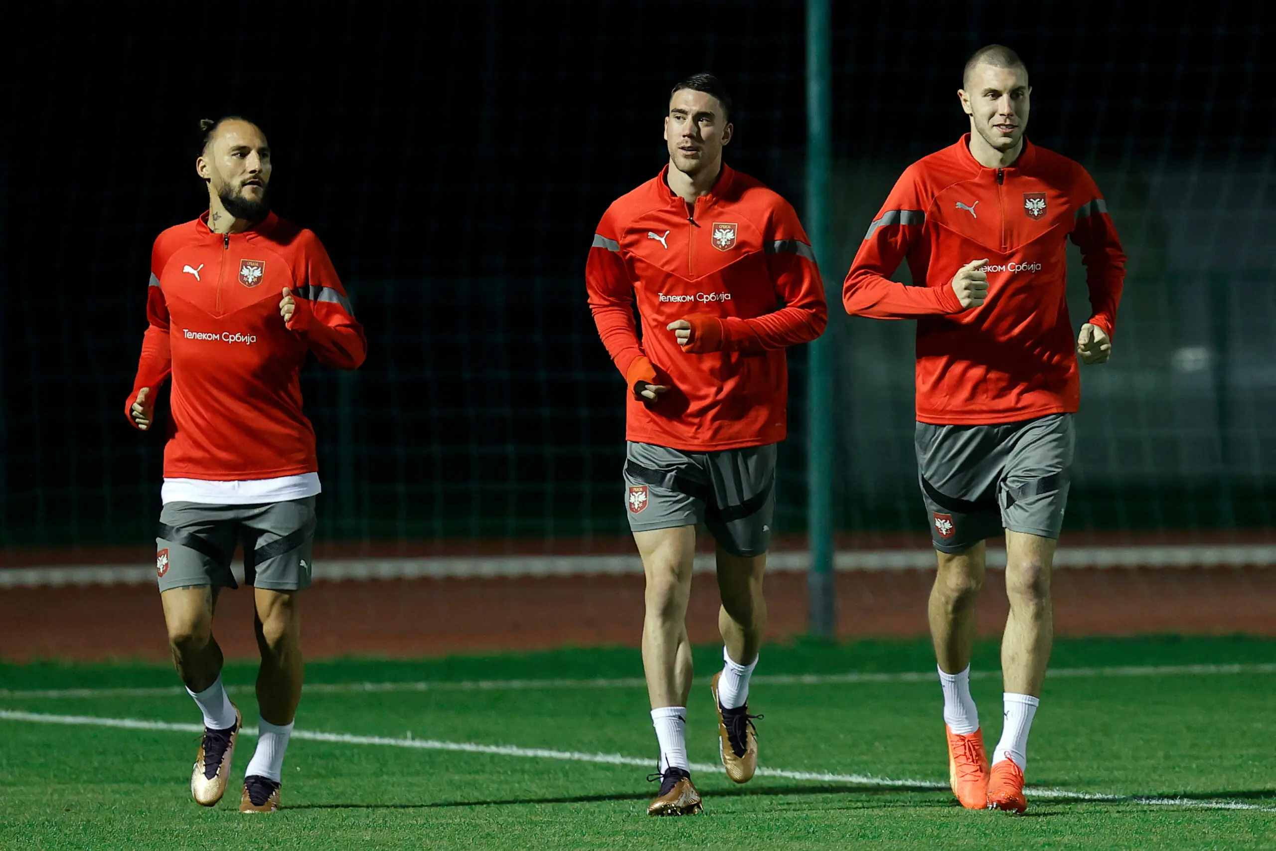 Nemaja Gudelj con sus compañeros de la selección | Photo by PEDJA MILOSAVLJEVIC/AFP via Getty Images