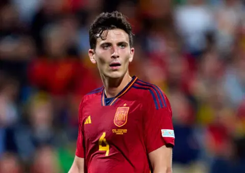 Colocan al Sevilla FC tras Pau Torres