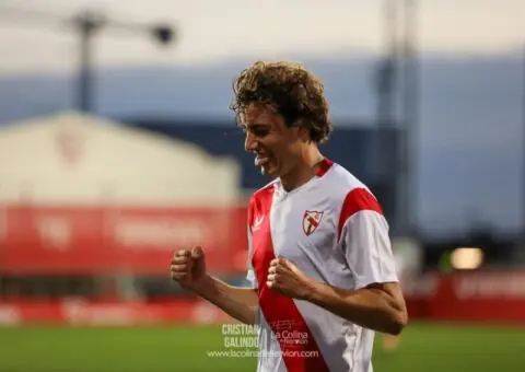 Un pilar del Sevilla Atlético se marcha libre