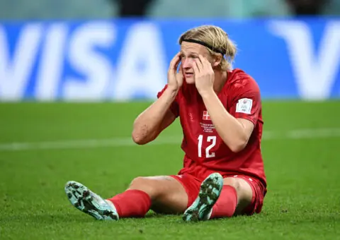 La postura del Sevilla FC con Dolberg