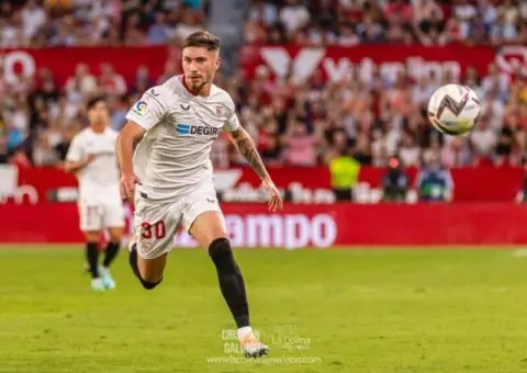 José Ángel Carmona valora salir cedido a un Elche que aprieta por él
