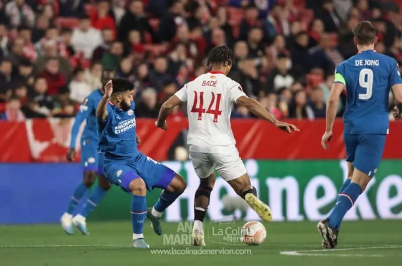 Sevilla FC fichajes noticias Fenerbahçe Europa League Loïc Badé