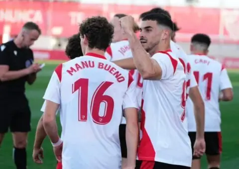 Manu Bueno, renovado hasta 2026