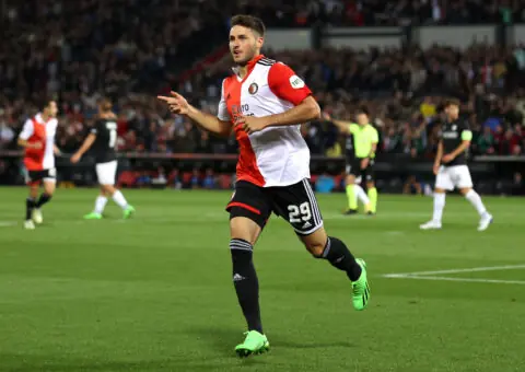 Reunión de Monchi para el futuro de Santiago Giménez