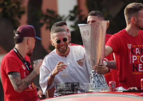 El Sevilla busca rescindir al Papu