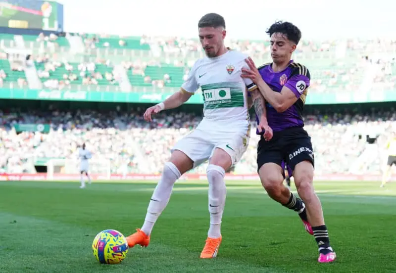 Carmona en un duelo ante el Real Valladolid | Imagen: Aitor Alcalde/Getty Images