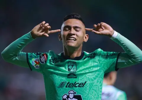 El Sevilla sigue de cerca a una joven estrella mexicana