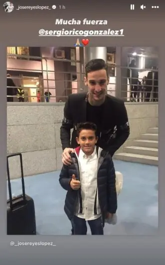 José Reyes, hijo de Jose Antonio Reyes, con Sergio Rico