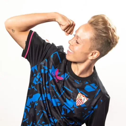 Amanda Sampedro luce la tercera camiseta del Sevilla FC | Imagen: Sevilla FC