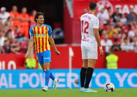 Cavani y Boca Juniors le abren la puerta a Rafa Mir
