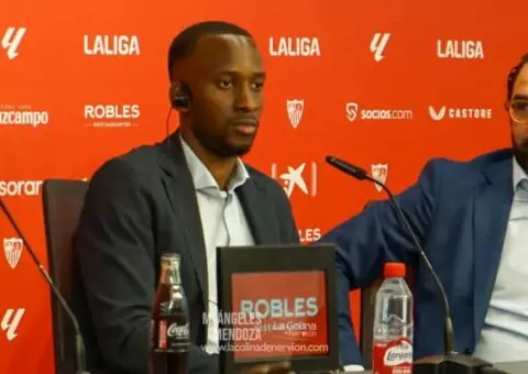 Lukébakio: «Cuando vine a este estadio me impresionó».