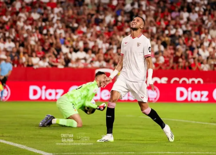 Sevilla FC mercado de fichajes Youssef En-Nesyri noticias Valencia CF Diego Alonso