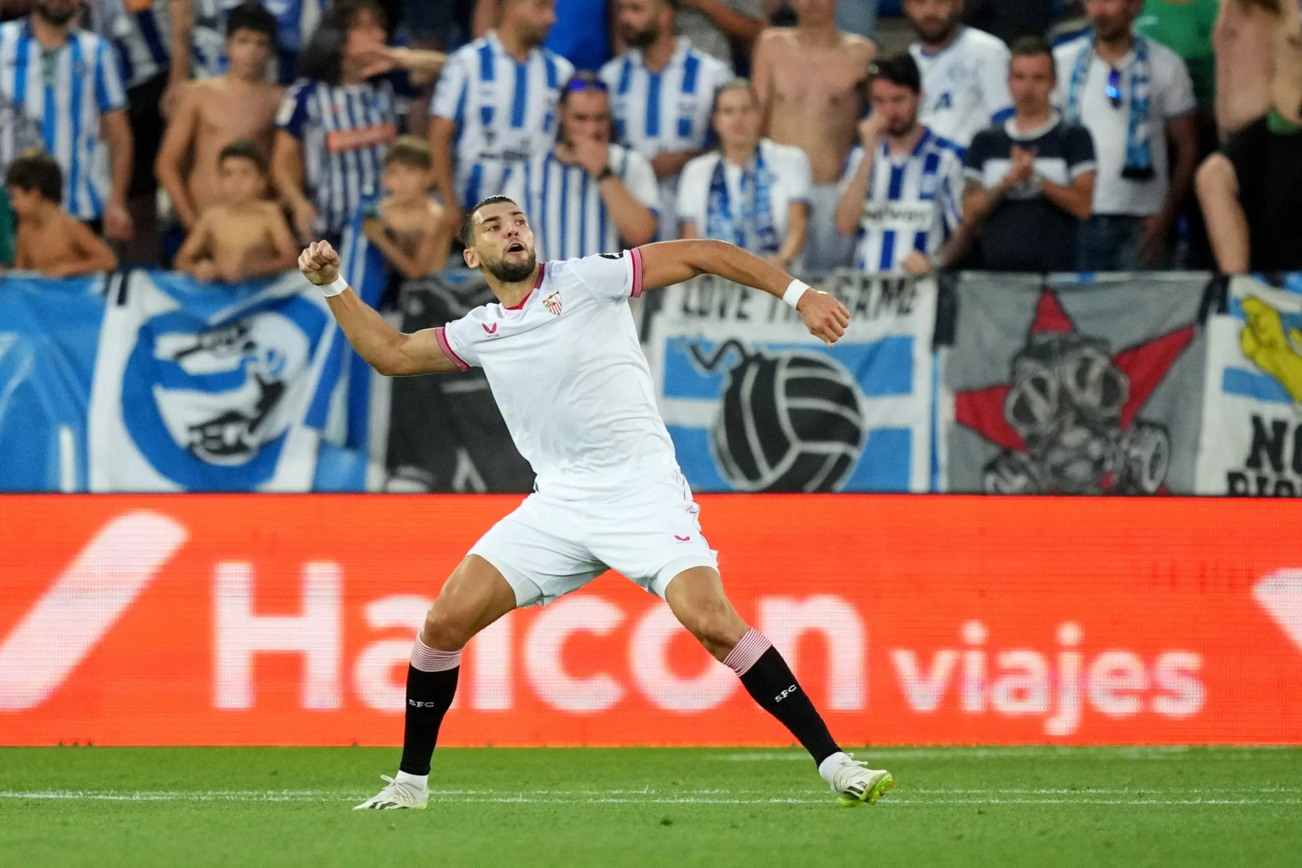 Rafa Mir Sevilla FC noticias fichajes deportivo alavés valencia cf