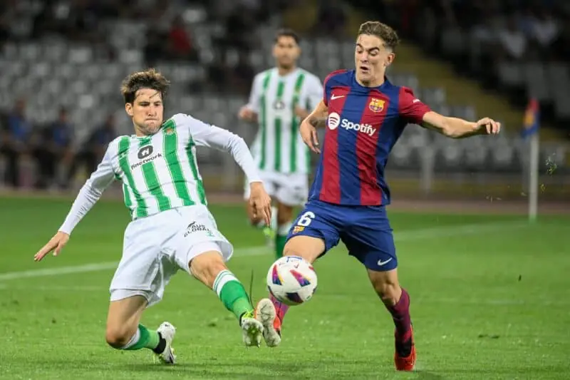Juan Miranda Real Betis fichajes Mercado de fichajes Guido Rodríguez FC Barcelona Gavi