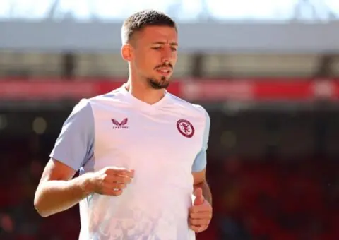 Monchi y Emery pasan de Lenglet