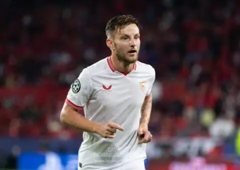 Rakitic, en la ciudad deportiva del Sevilla