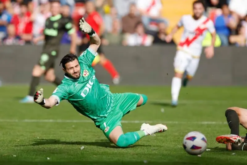 Stole Dimitrievski mercado de fichajes Sevilla FC Rayo Vallecano Noticias