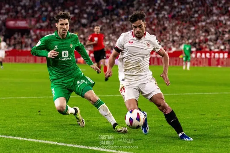 Óliver Torres Juan Miranda Sevilla FC Real Betis fichajes