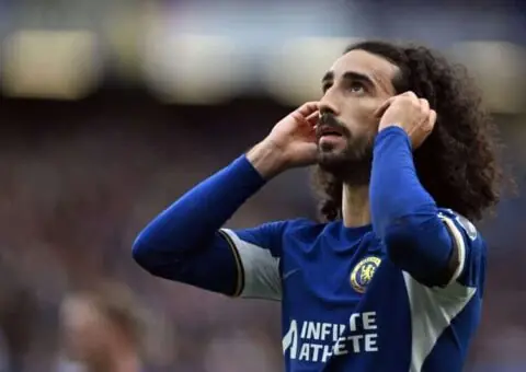 Cucurella vuelve a escena