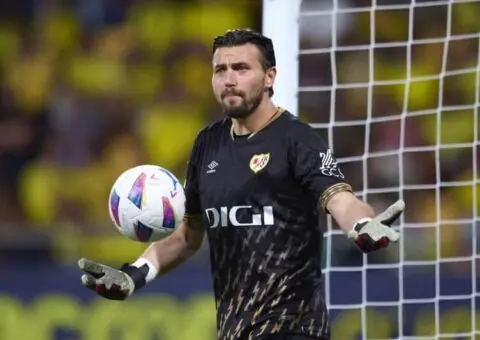 Crece la competencia del Sevilla por Dimitrievski