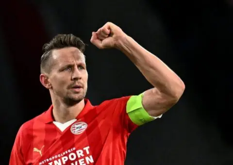 Luuk de Jong sigue agrandando su leyenda