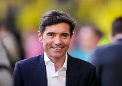 Marcelino tiene un problema con el lateral