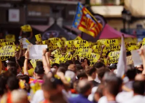 La afición del Valencia CF se harta y dos ofertas pueden cambiarlo todo