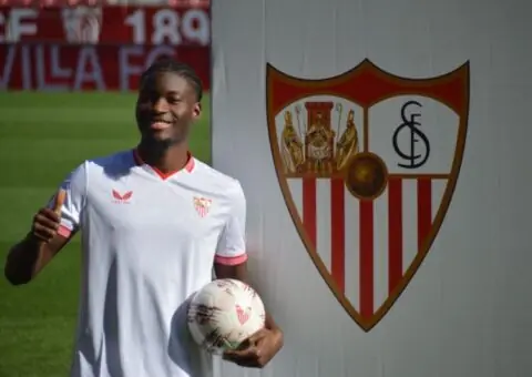 [OFICIAL] Lucien Agoumé vuelve al Sevilla FC