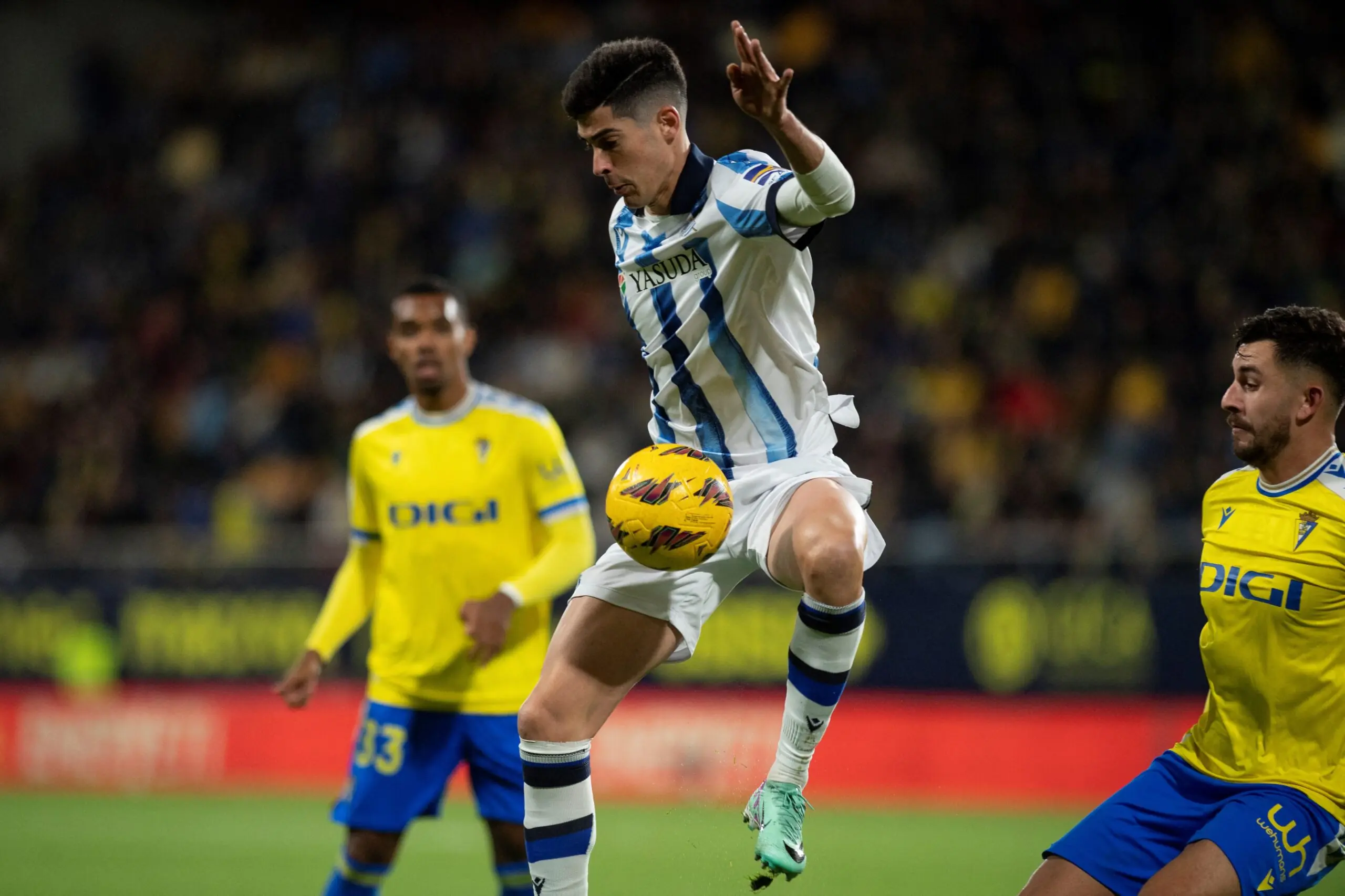 Carlos Fernández, Real sociedad mercado de fichajes. Orri Óskarsson