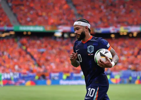Horas decisivas por Memphis Depay