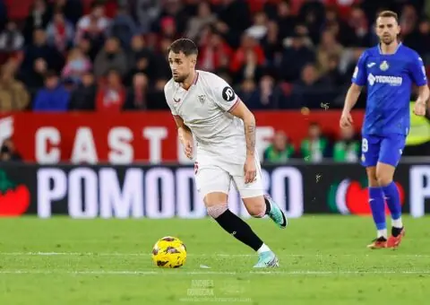 Adnan Januzaj se mueve en el mercado
