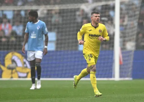 Alberto Moreno se mueve