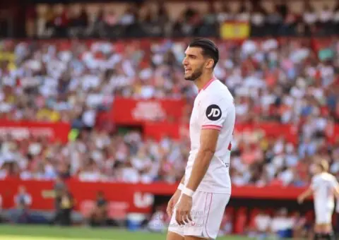Lo que separa a Rafa Mir del Valencia, al detalle