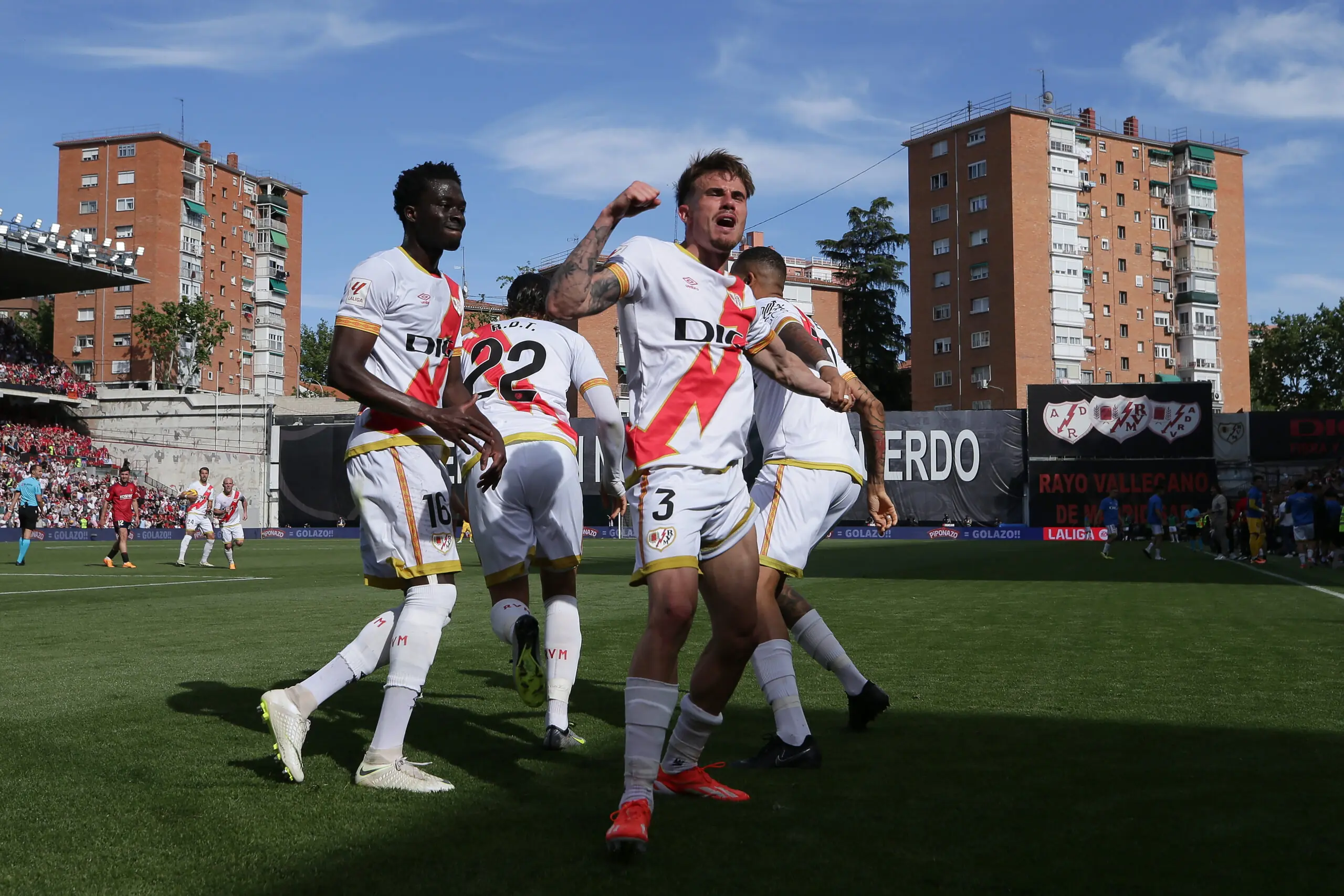 MERCADO DE FICHAJES RAYO VALLECANO | BEBÉ