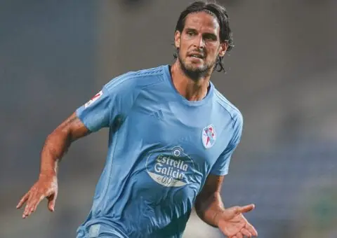 Cinco jugadores en la rampa de salida del Celta