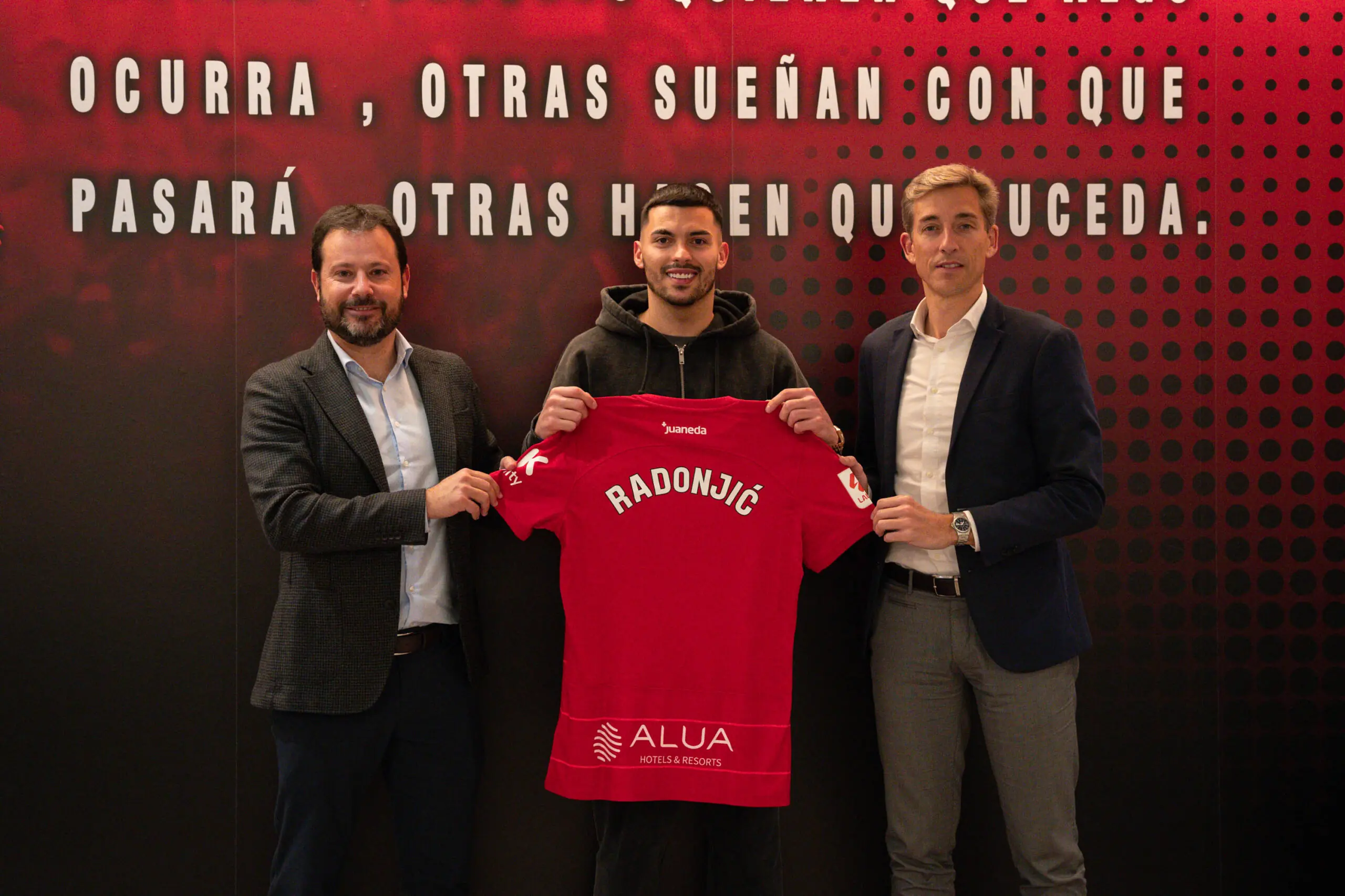 Nemanja Radonjić deportivo alavés mercado de fichajes
