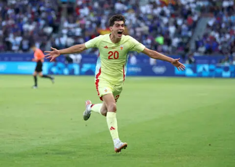 Fichajes del Sevilla FC: la venta de Juanlu se vuelve una urgencia en Nervión