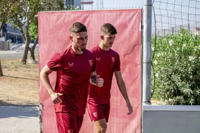 Sevilla FC Fichajes; Kike Salas, Saúl Ñíguez