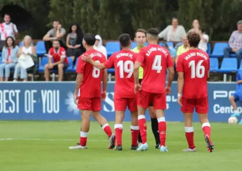 El filial cae ante el protagonismo del árbitro en Marbella