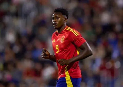 Samu Omorodion quiere jugar en el Sevilla