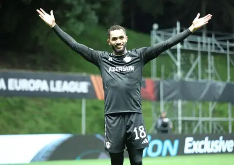 El último gesto de Juninho para aterrizar en Nervión