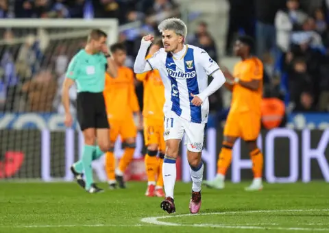 El Alavés intensifica contactos para cerrar un refuerzo