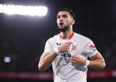 Rafa Mir se ‘acuerda’ del Sevilla FC a su llegada a Elche