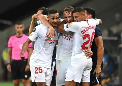 El Sevilla FC valora el retorno de un ex para su defensa