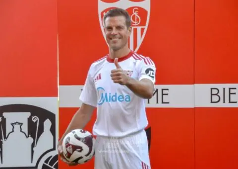 Azpilicueta, ante la cláusula que define su futuro