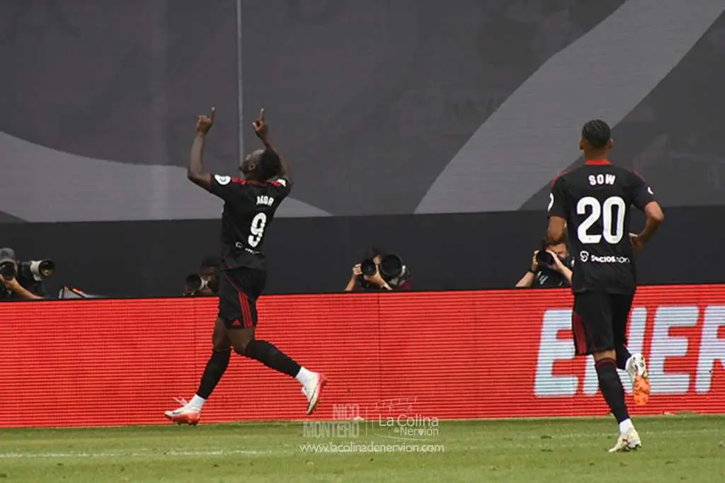 Sevilla FC Akor Adams; noticias sevilla fc, posiciones sevilla fc; fc barcelona