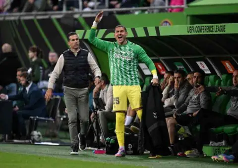 Sale del Betis y llega a Inglaterra