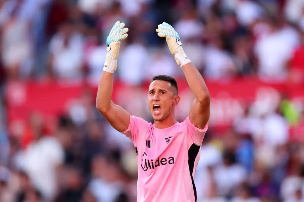 Sevilla fc fichajes, Bono; Odysseas Vlachodimos
